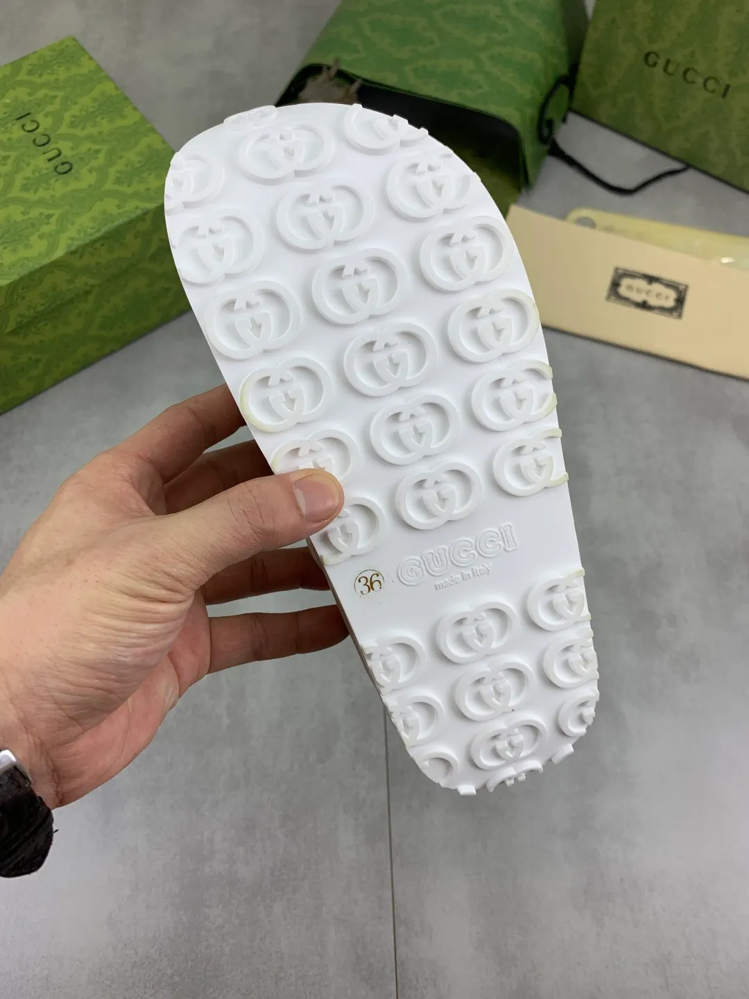 Men's Men's Shoes 💰P300💰[New Style] High Version 🎁🎁🎁 GUCCI New Year of the Snake casual slippers, original official website, perfect workmanship, transmitting a kind of noble luxury, sublimating its definition of luxury in Gucci's high-end extraordinary craftsmanship. Original Gucci double G combination outsole, code number: 35-46, complete package